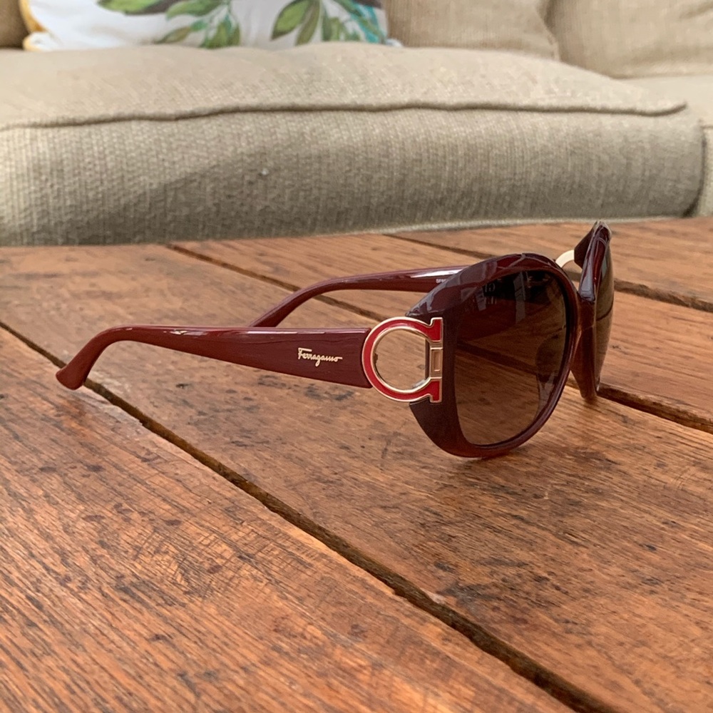 FERRAGAMO Gancini Sunglasses NIB Burgundy Dark Red & Gold Made in Italy - Picture 11 of 16